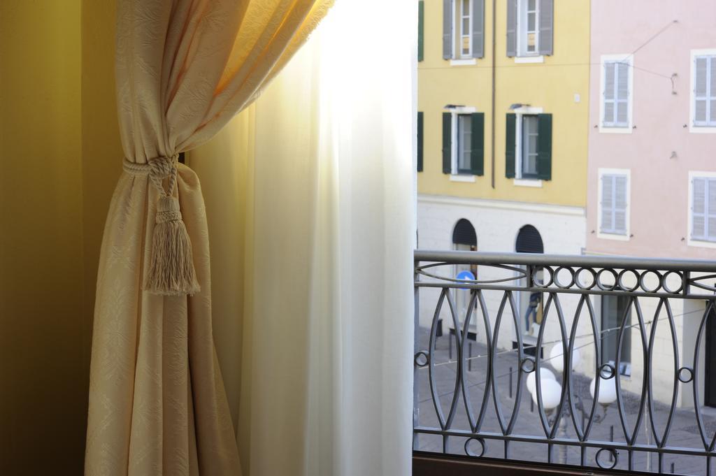 Piazza Azuni 18 Guest House 사사리 외부 사진
