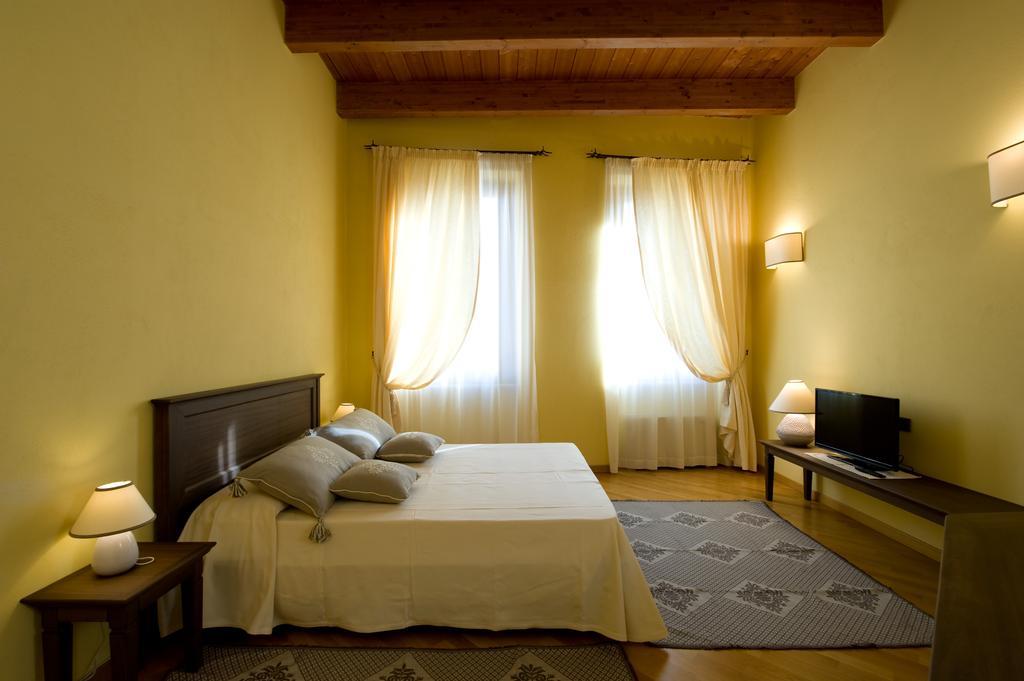 Piazza Azuni 18 Guest House 사사리 객실 사진